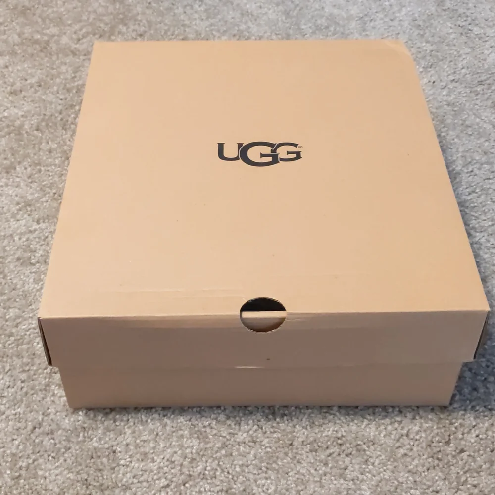 NWT UGG Quincy Shearling Lined Boot - Picture 16 of 16